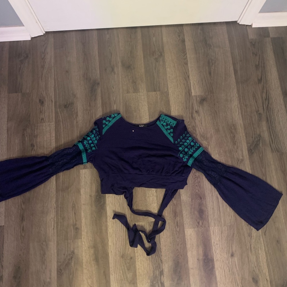 Navy blue open back papaya crop top.